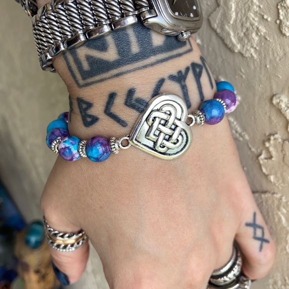 Celtic heart bracelet . Celtic knot snow purple jasper bead bracelet - Picture 13 of 15